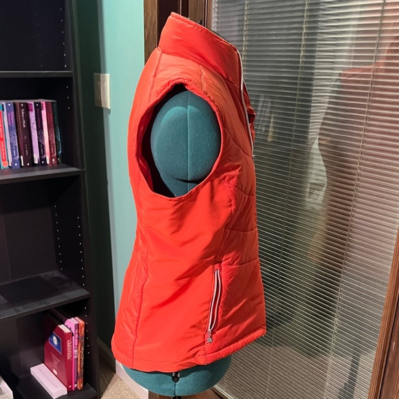 Daily Sports puffer vest size medium - Picture 3 of 8